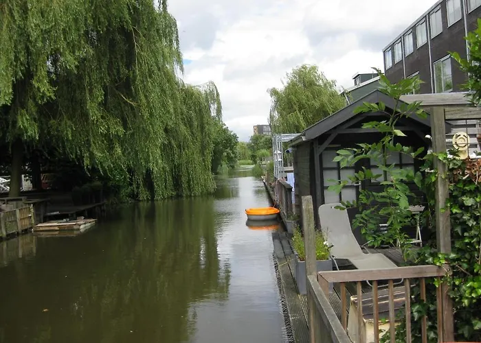 クアレンタ スタジオ アパート アムステルダム