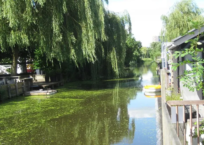 クアレンタ スタジオ アパート *