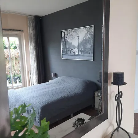 クアレンタ スタジオ アパート アムステルダム