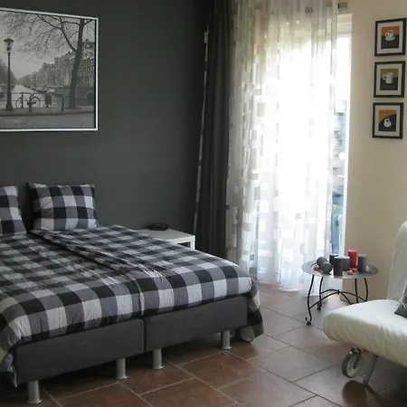 クアレンタ スタジオ * アムステルダム