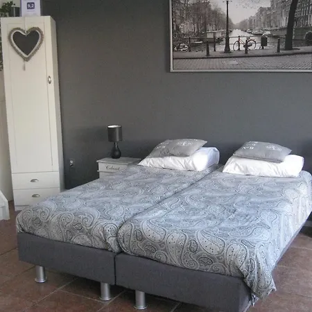 アパート クアレンタ スタジオ